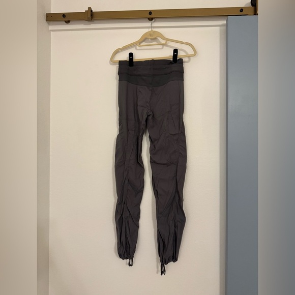 Lululemon Women’s Mid Rise Swift 28in Gray Joggers - Picture 5 of 6